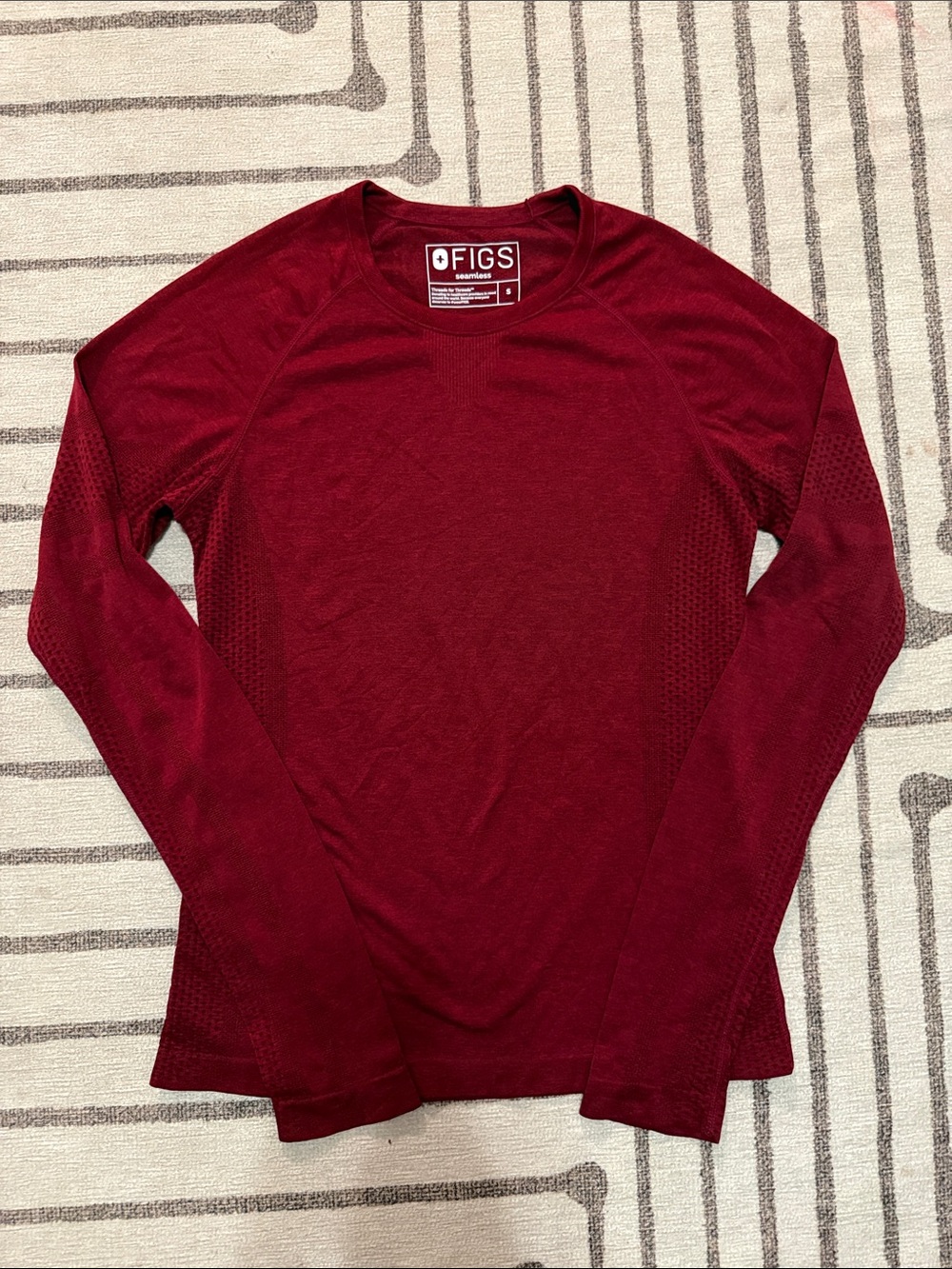FIGS Women’s Salta Seamless Long Sleeve Underscrub - Heather Burgandy + Red